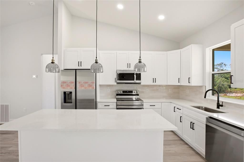 На продажу: $319,900 (3 спален, 2 ванн, 1500 Квадратных фут)