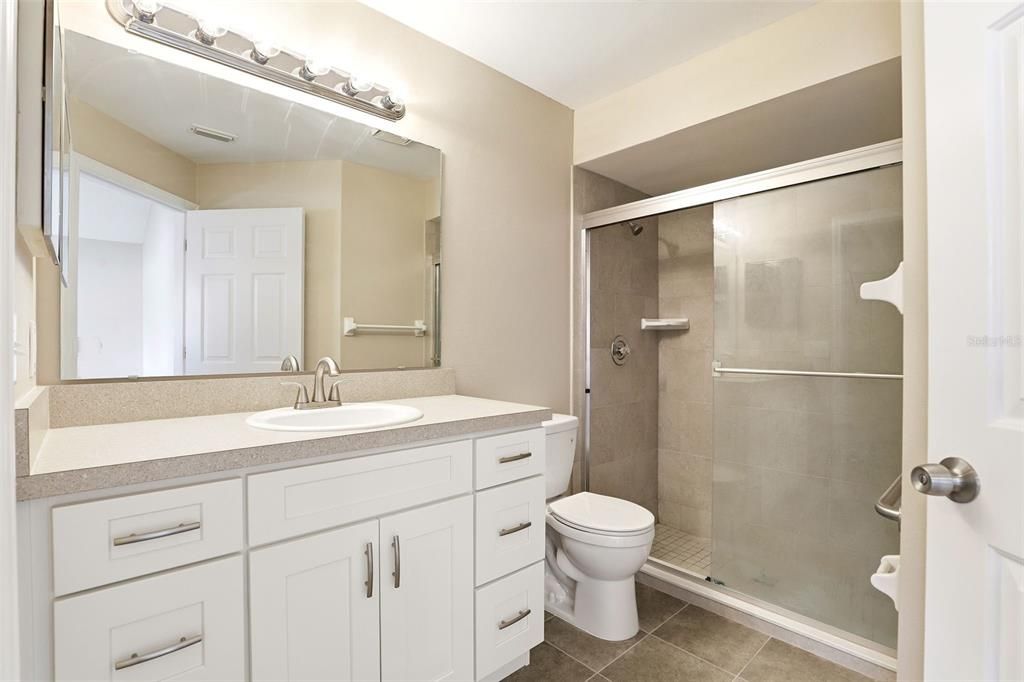 Activo con contrato: $355,000 (3 camas, 2 baños, 1333 Pies cuadrados)
