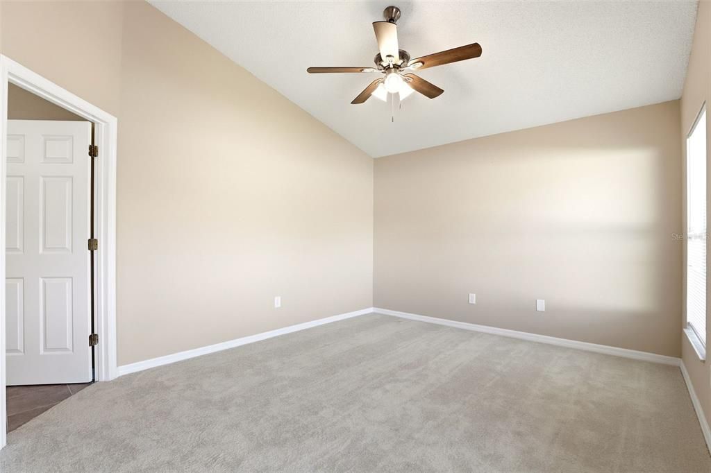 Activo con contrato: $355,000 (3 camas, 2 baños, 1333 Pies cuadrados)