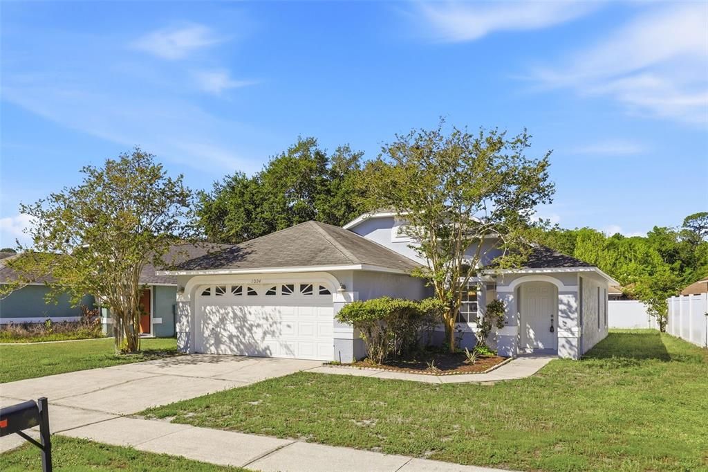 Activo con contrato: $355,000 (3 camas, 2 baños, 1333 Pies cuadrados)