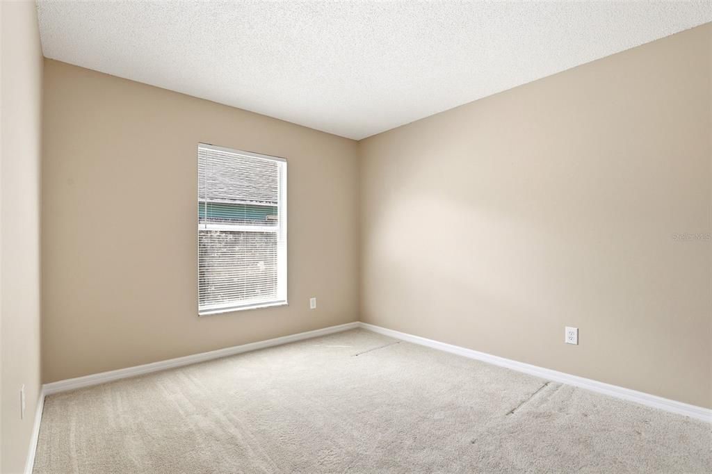 Activo con contrato: $355,000 (3 camas, 2 baños, 1333 Pies cuadrados)