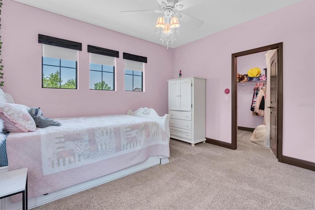 На продажу: $1,599,999 (6 спален, 6 ванн, 4938 Квадратных фут)
