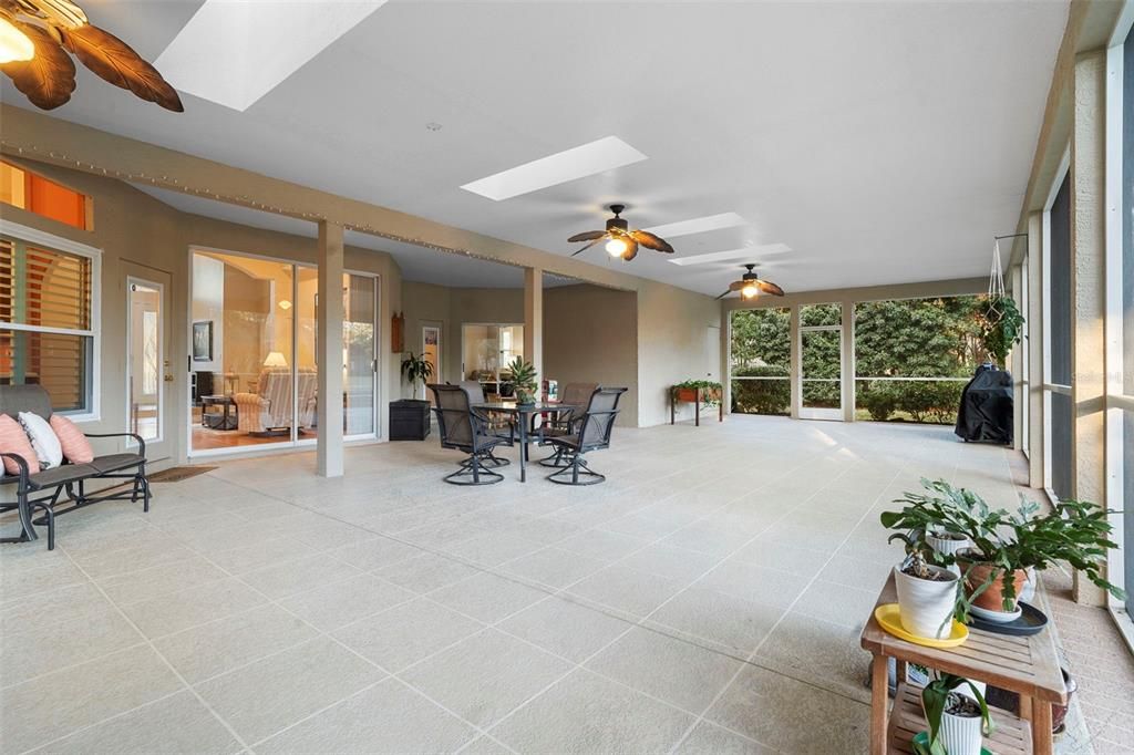 Active With Contract: $700,000 (3 beds, 3 baths, 2819 Square Feet)