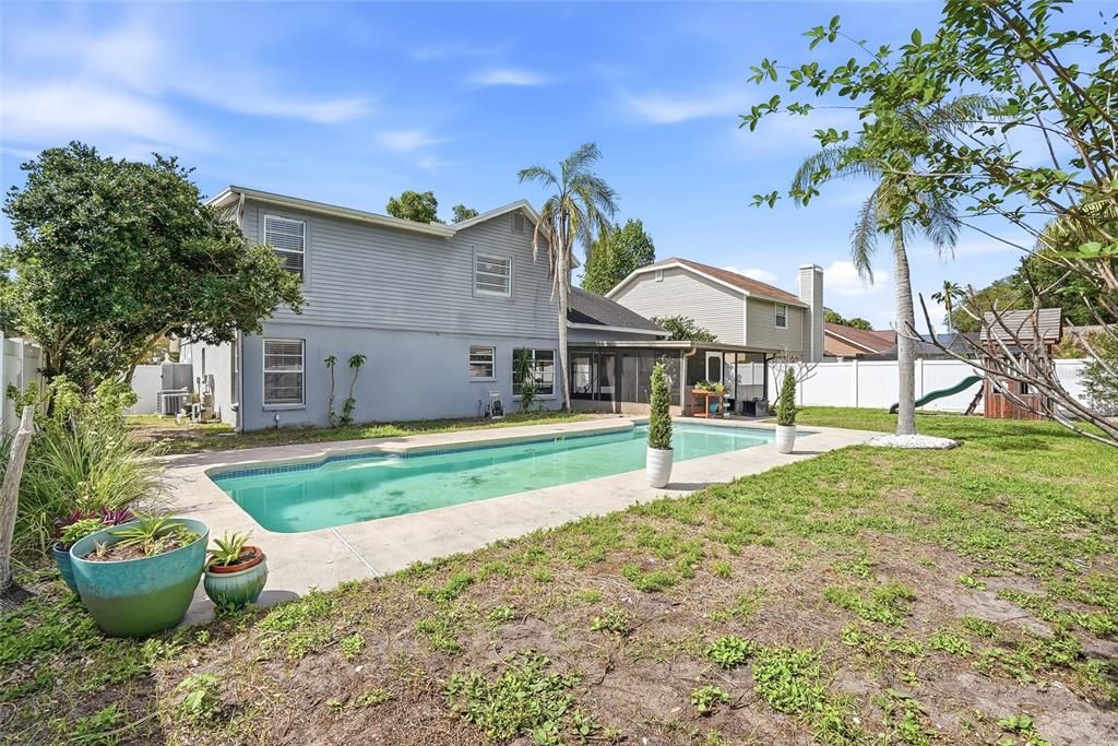Activo con contrato: $449,000 (5 camas, 2 baños, 2241 Pies cuadrados)