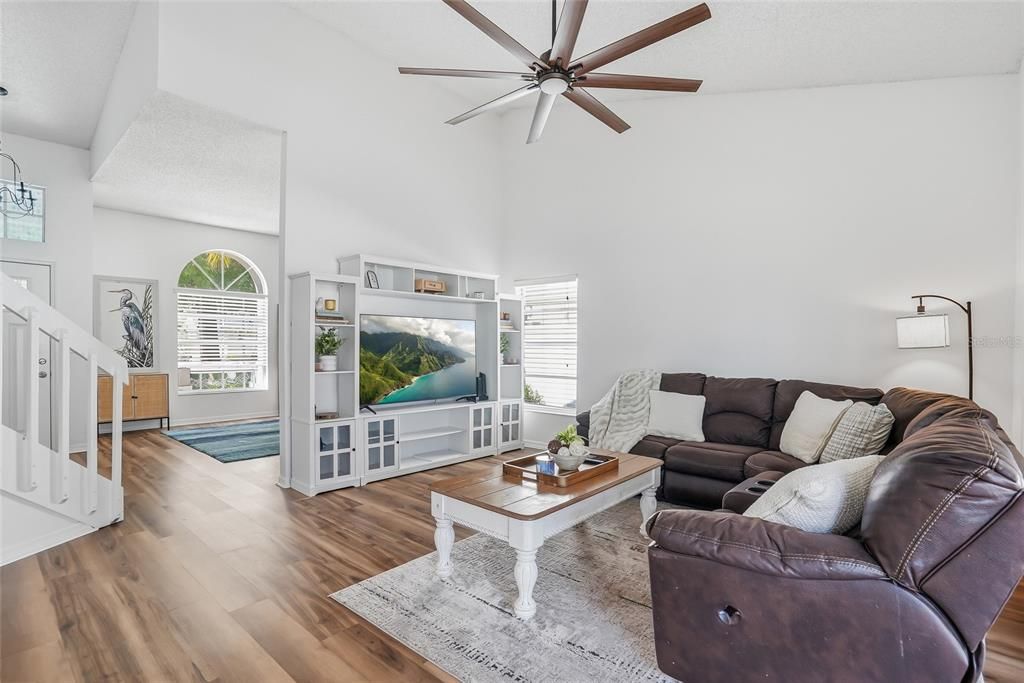 Activo con contrato: $449,000 (5 camas, 2 baños, 2241 Pies cuadrados)