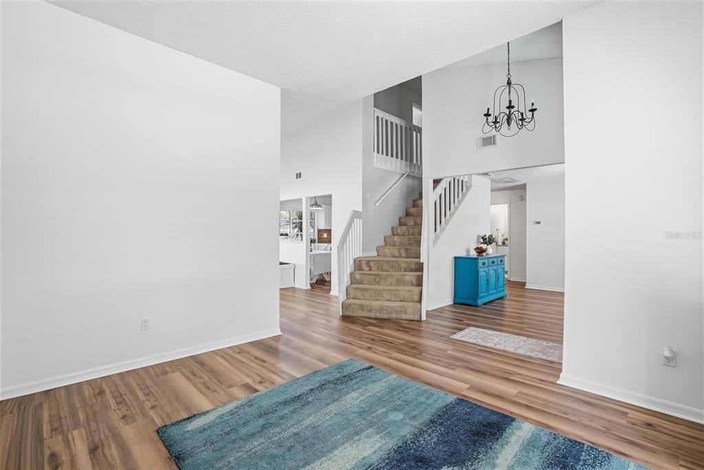 Activo con contrato: $449,000 (5 camas, 2 baños, 2241 Pies cuadrados)