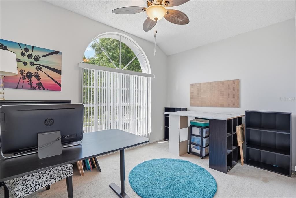 Activo con contrato: $449,000 (5 camas, 2 baños, 2241 Pies cuadrados)