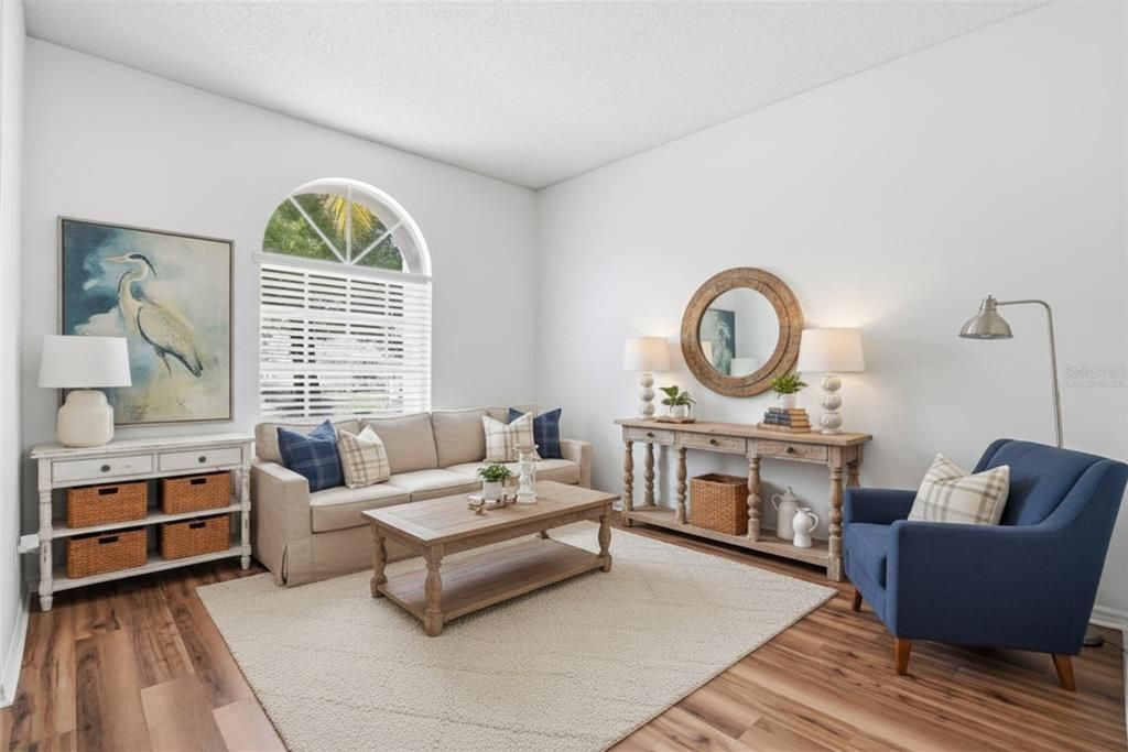 Activo con contrato: $449,000 (5 camas, 2 baños, 2241 Pies cuadrados)