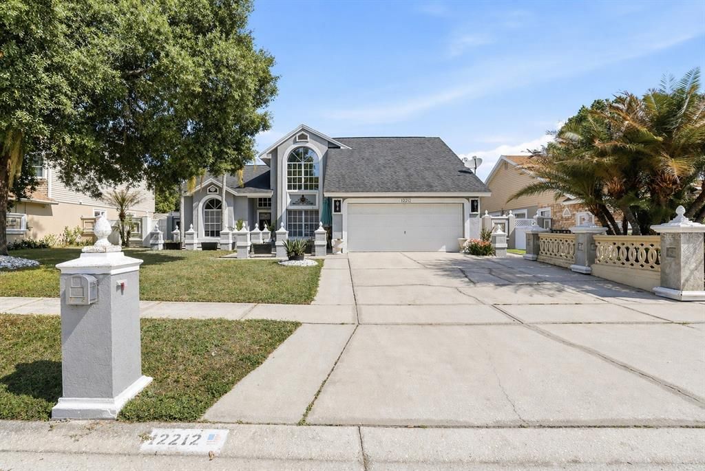 Activo con contrato: $449,000 (5 camas, 2 baños, 2241 Pies cuadrados)