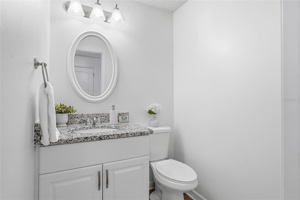 Activo con contrato: $449,000 (5 camas, 2 baños, 2241 Pies cuadrados)
