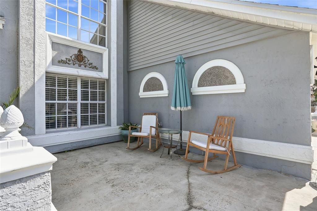 Activo con contrato: $449,000 (5 camas, 2 baños, 2241 Pies cuadrados)
