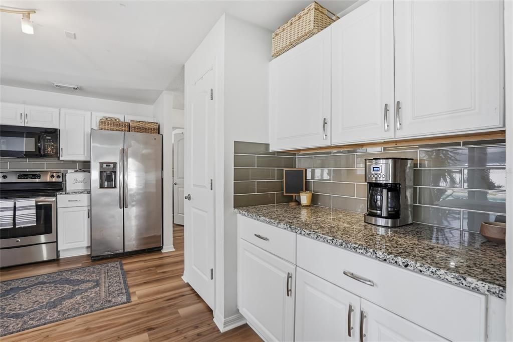 Activo con contrato: $449,000 (5 camas, 2 baños, 2241 Pies cuadrados)
