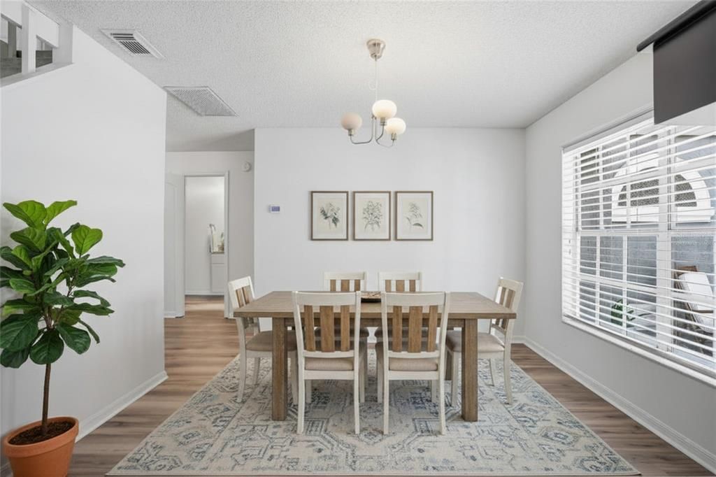 Activo con contrato: $449,000 (5 camas, 2 baños, 2241 Pies cuadrados)