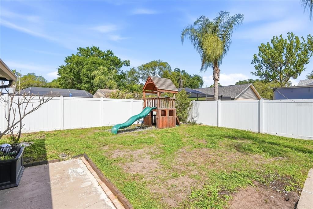 Activo con contrato: $449,000 (5 camas, 2 baños, 2241 Pies cuadrados)