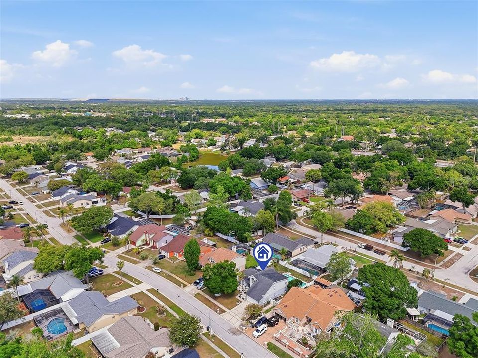 Activo con contrato: $449,000 (5 camas, 2 baños, 2241 Pies cuadrados)