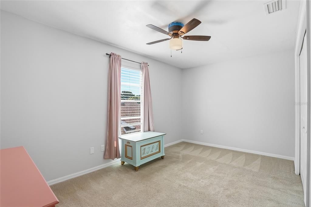 Activo con contrato: $449,000 (5 camas, 2 baños, 2241 Pies cuadrados)