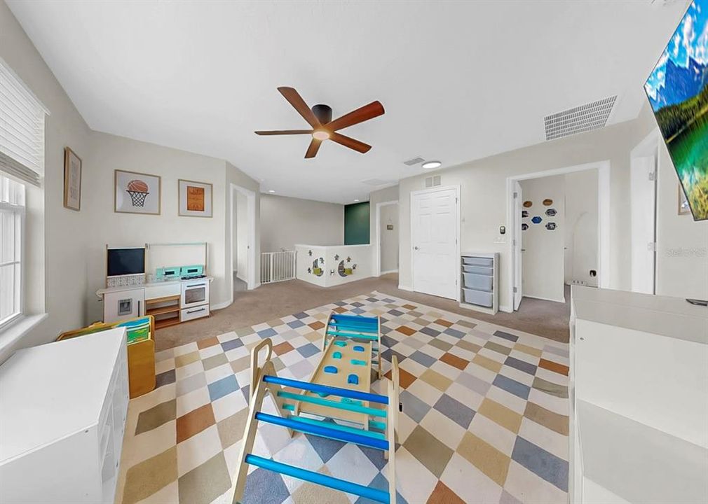 For Sale: $569,000 (4 beds, 2 baths, 2891 Square Feet)