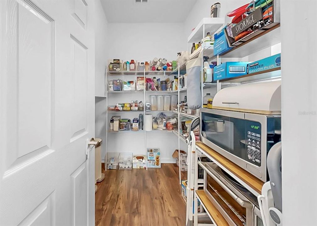 For Sale: $569,000 (4 beds, 2 baths, 2891 Square Feet)