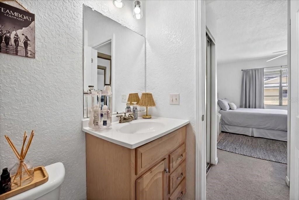 For Sale: $310,000 (2 beds, 2 baths, 947 Square Feet)