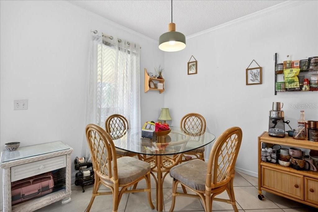For Sale: $310,000 (2 beds, 2 baths, 947 Square Feet)