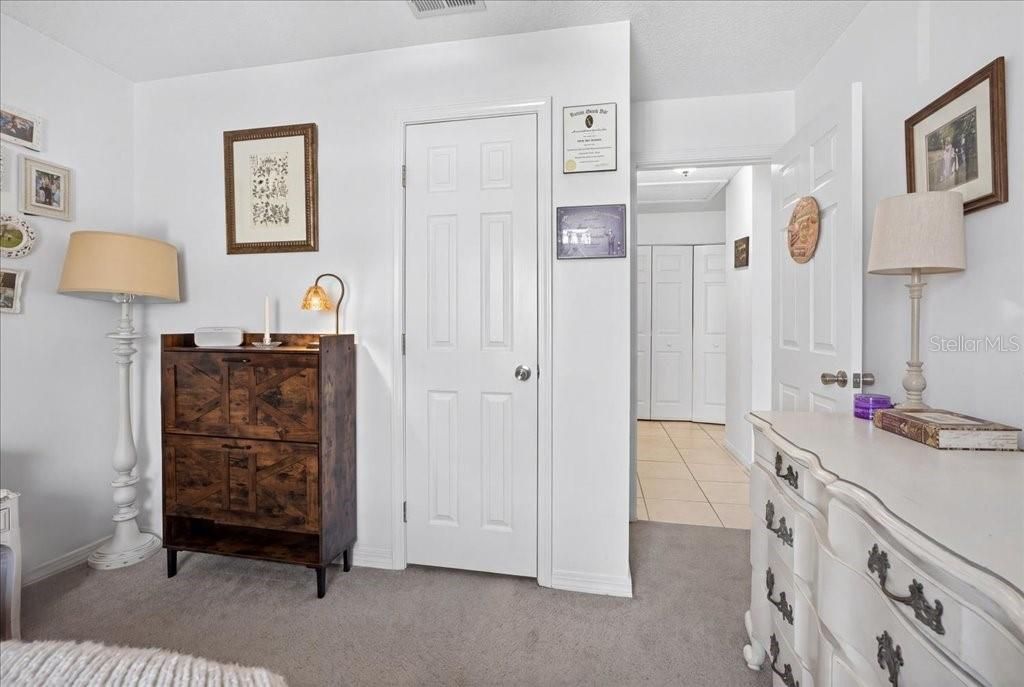 For Sale: $310,000 (2 beds, 2 baths, 947 Square Feet)