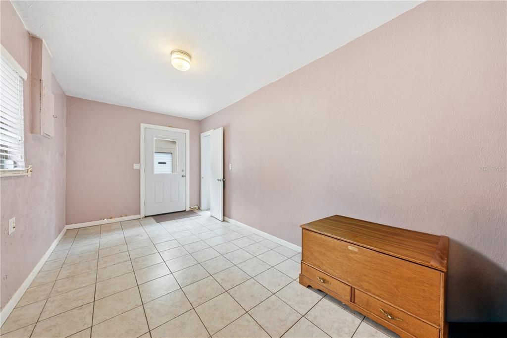 For Sale: $305,900 (2 beds, 2 baths, 1917 Square Feet)