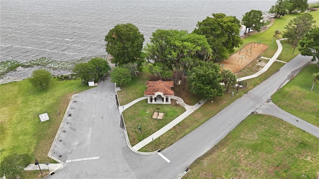 For Sale: $305,900 (2 beds, 2 baths, 1917 Square Feet)