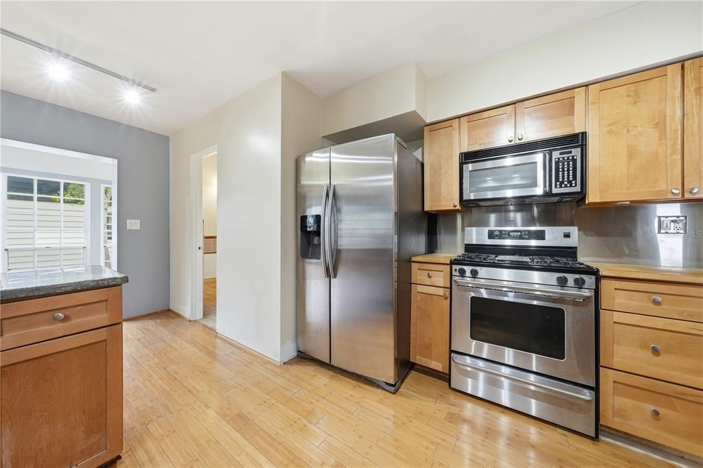 For Sale: $305,900 (2 beds, 2 baths, 1917 Square Feet)