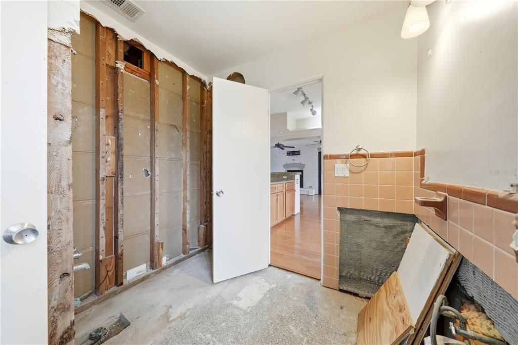 For Sale: $305,900 (2 beds, 2 baths, 1917 Square Feet)