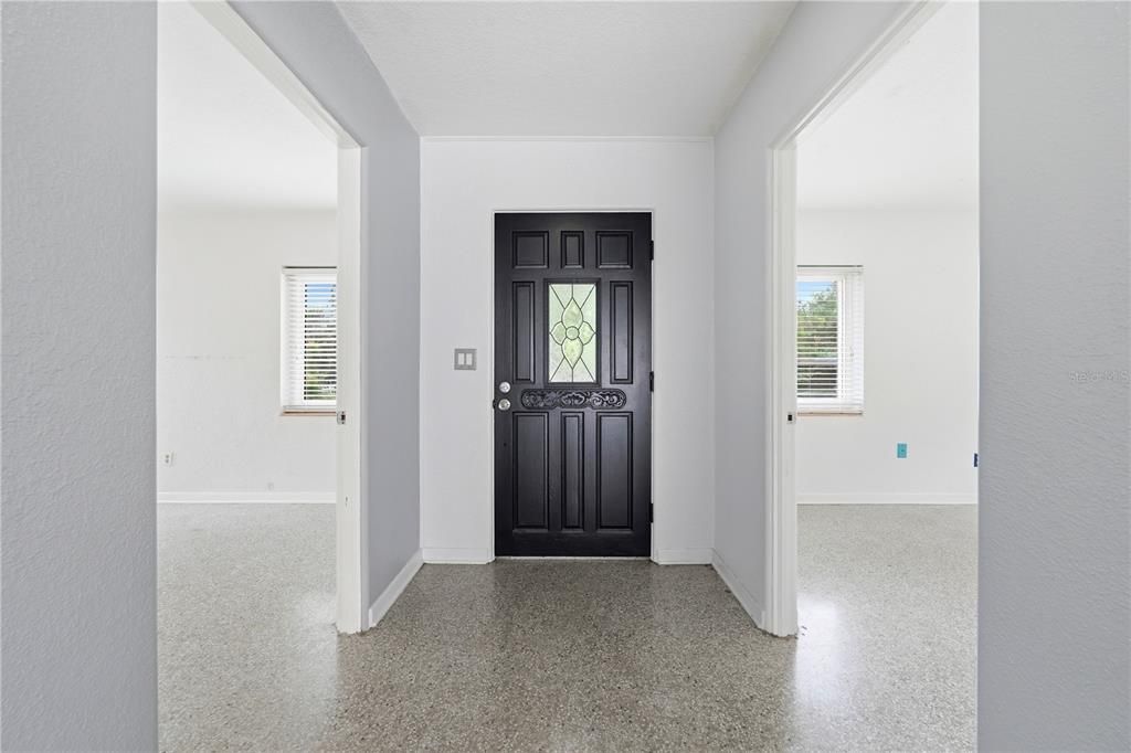 For Sale: $305,900 (2 beds, 2 baths, 1917 Square Feet)
