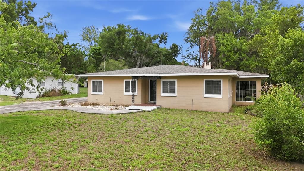 For Sale: $305,900 (2 beds, 2 baths, 1917 Square Feet)