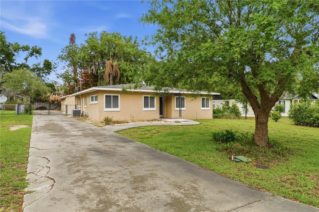 For Sale: $305,900 (2 beds, 2 baths, 1917 Square Feet)