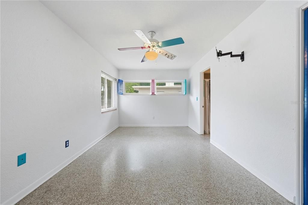For Sale: $305,900 (2 beds, 2 baths, 1917 Square Feet)