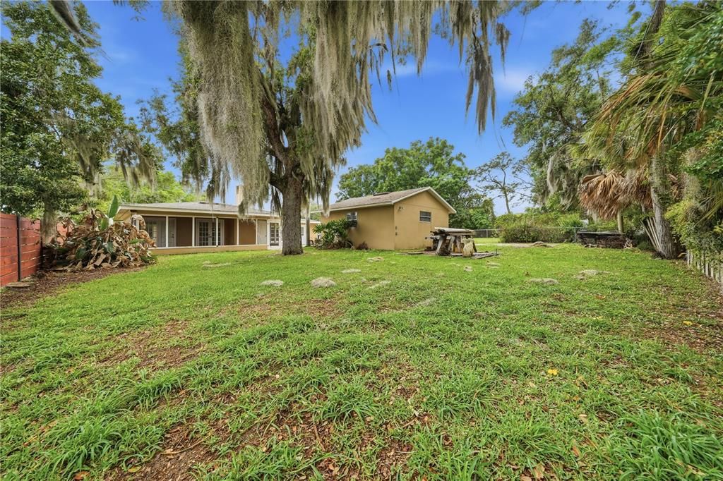 For Sale: $305,900 (2 beds, 2 baths, 1917 Square Feet)