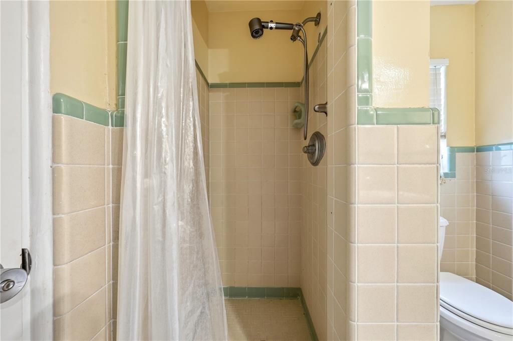 For Sale: $305,900 (2 beds, 2 baths, 1917 Square Feet)