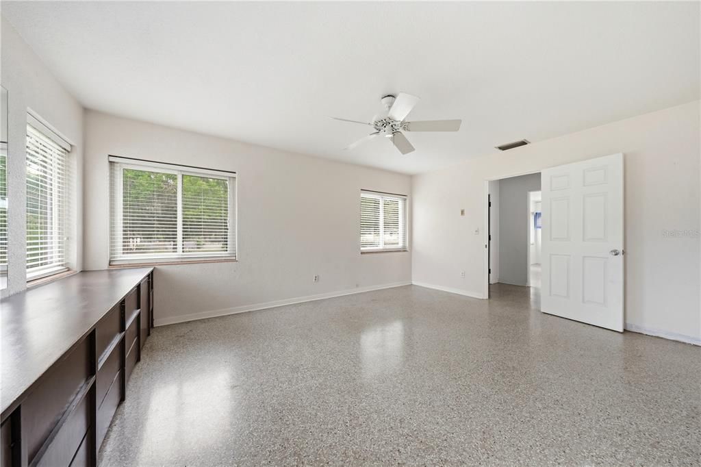 For Sale: $305,900 (2 beds, 2 baths, 1917 Square Feet)