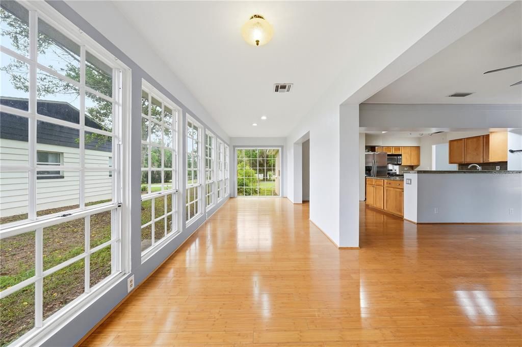 For Sale: $305,900 (2 beds, 2 baths, 1917 Square Feet)