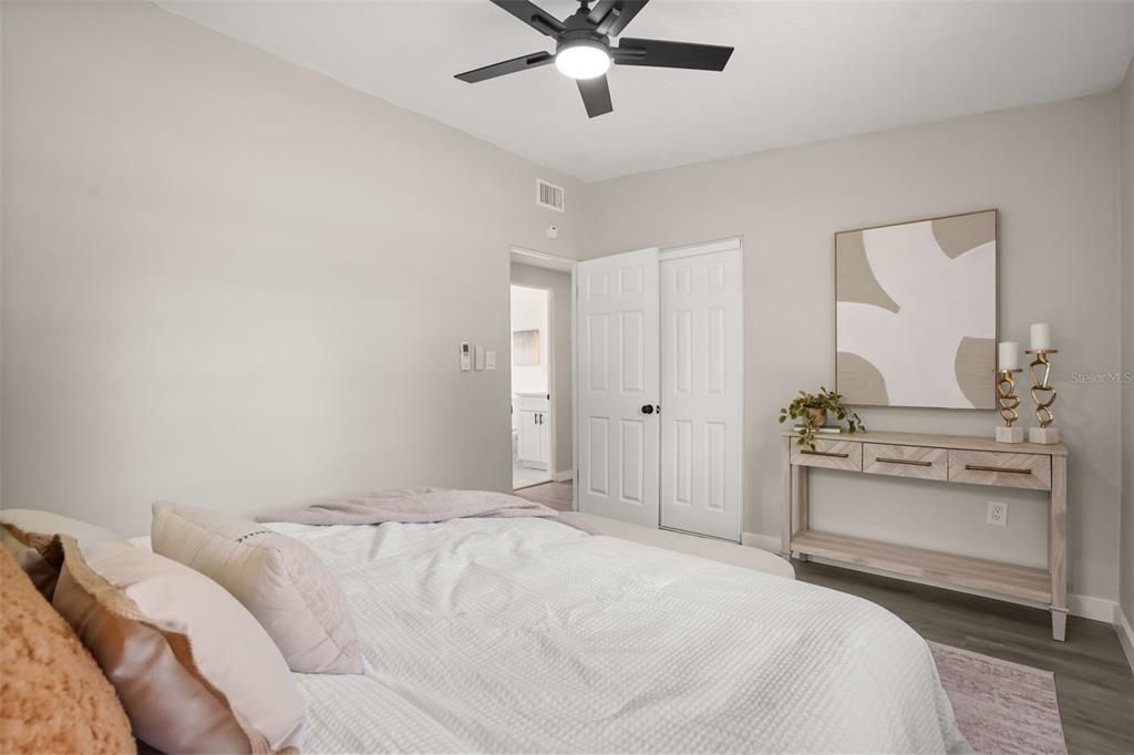 For Sale: $259,700 (4 beds, 1 baths, 1240 Square Feet)