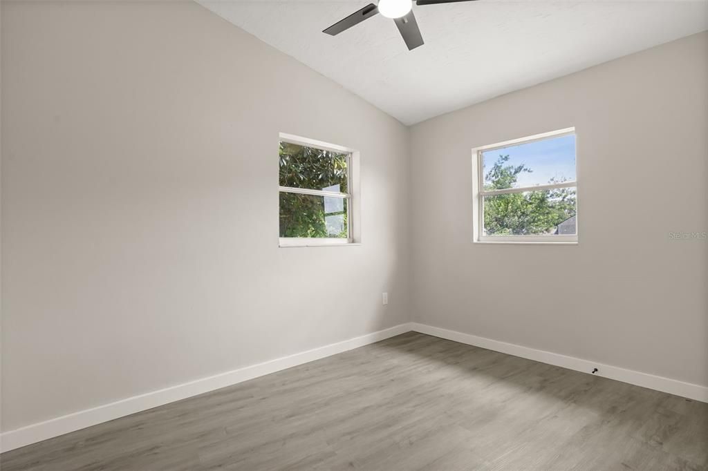 For Sale: $259,700 (4 beds, 1 baths, 1240 Square Feet)