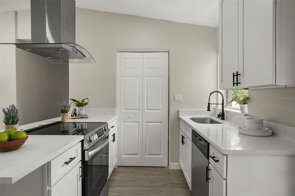 For Sale: $259,700 (4 beds, 1 baths, 1240 Square Feet)
