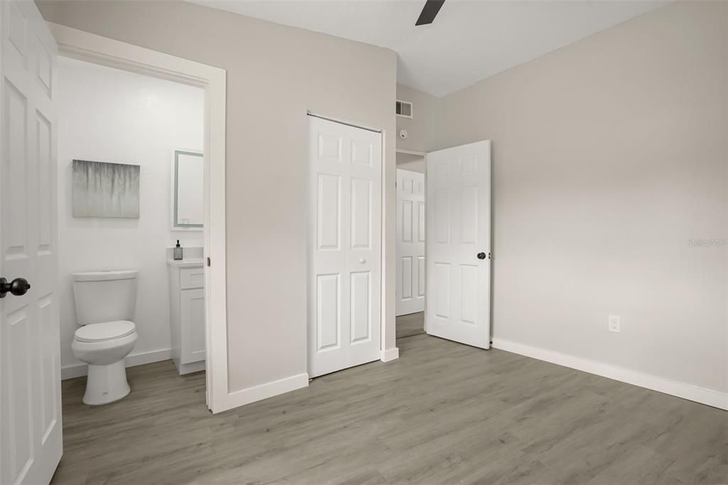 For Sale: $259,700 (4 beds, 1 baths, 1240 Square Feet)