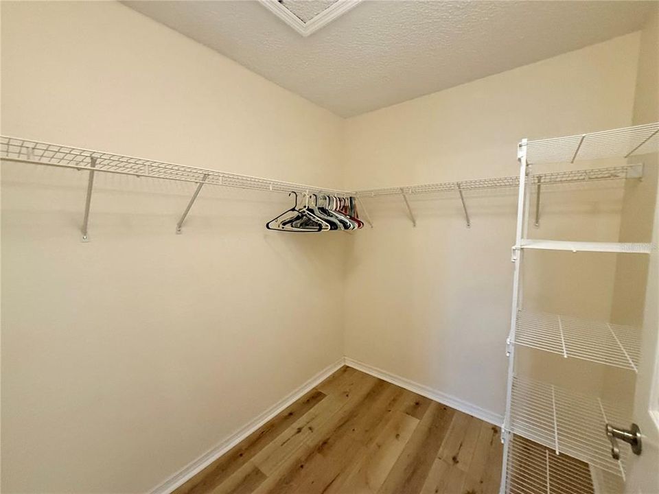 Activo con contrato: $1,550 (2 camas, 2 baños, 1181 Pies cuadrados)