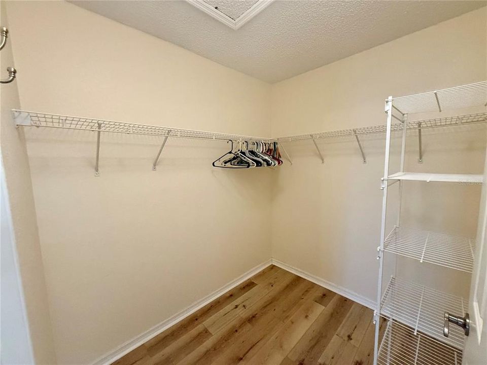 Activo con contrato: $1,550 (2 camas, 2 baños, 1181 Pies cuadrados)