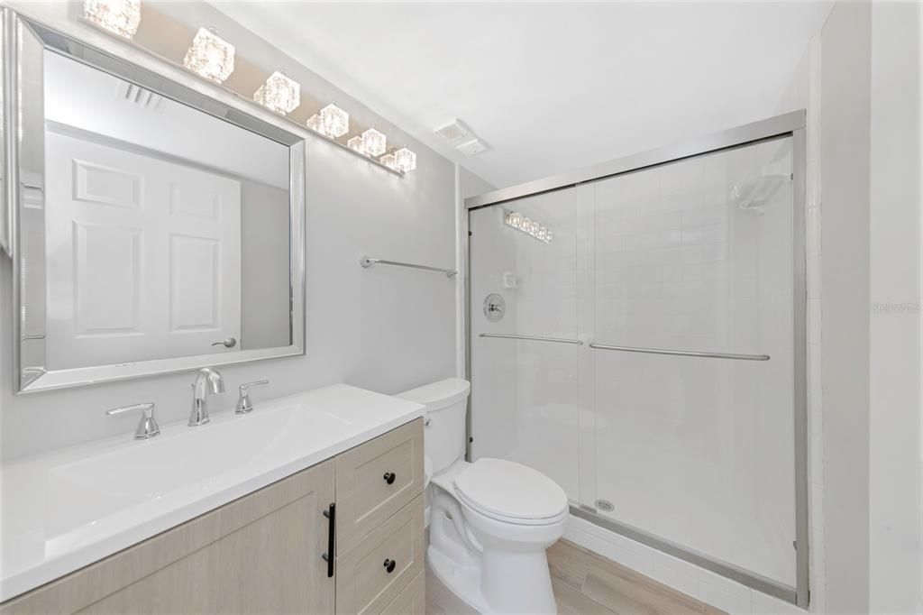 En Venta: $194,900 (2 camas, 2 baños, 979 Pies cuadrados)