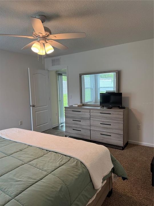 For Sale: $349,000 (3 beds, 2 baths, 1669 Square Feet)