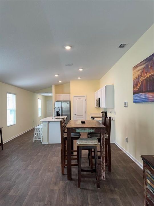 For Sale: $349,000 (3 beds, 2 baths, 1669 Square Feet)