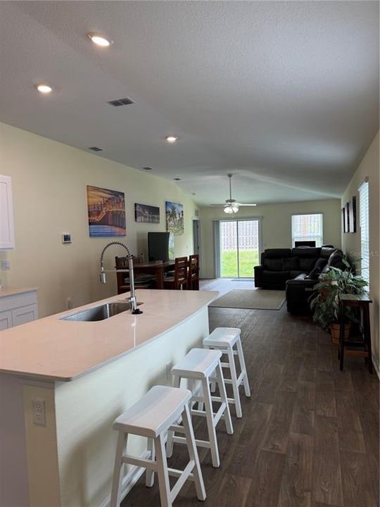 For Sale: $349,000 (3 beds, 2 baths, 1669 Square Feet)