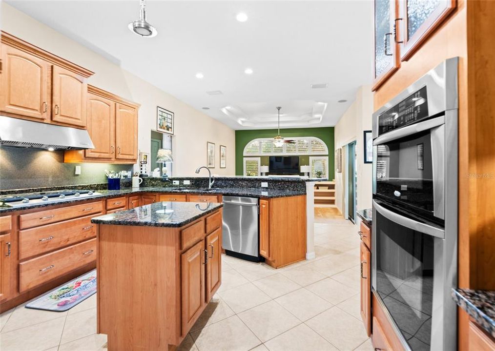 En Venta: $629,000 (4 camas, 4 baños, 3001 Pies cuadrados)