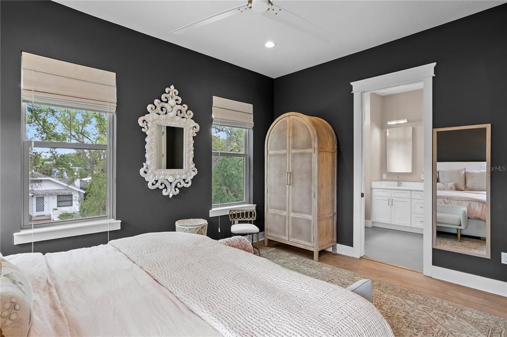 Active With Contract: $995,000 (3 beds, 2 baths, 2091 Square Feet)