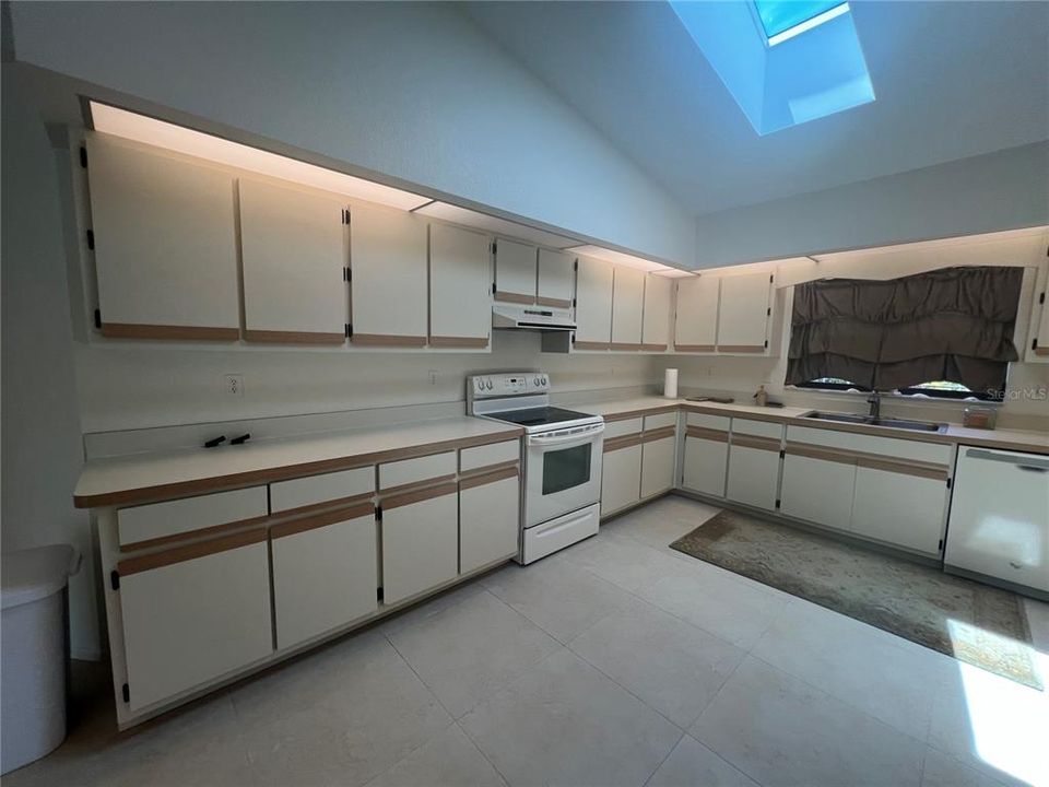 В аренду: $2,350 (3 спален, 2 ванн, 1863 Квадратных фут)